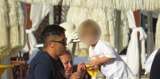 (EKSKLUZIVNI PAPARACO) MARIJA ŠERIFOVIĆ SA SINOM NA PLAŽI Uhvatili smo ih u Crnoj Gori kako uživaju na odmoru: Mali Mario poprskao mamu vodom nasred plaže, pa prasnuo u smeh (EKSKLUZIVNI PAPARACO) MARIJA ŠERIFOVIĆ SA SINOM NA PLAŽI Uhvatili smo ih u Crnoj Gori kako uživaju na odmoru: Mali Mario poprskao mamu vodom nasred plaže, pa prasnuo u smeh - featured image