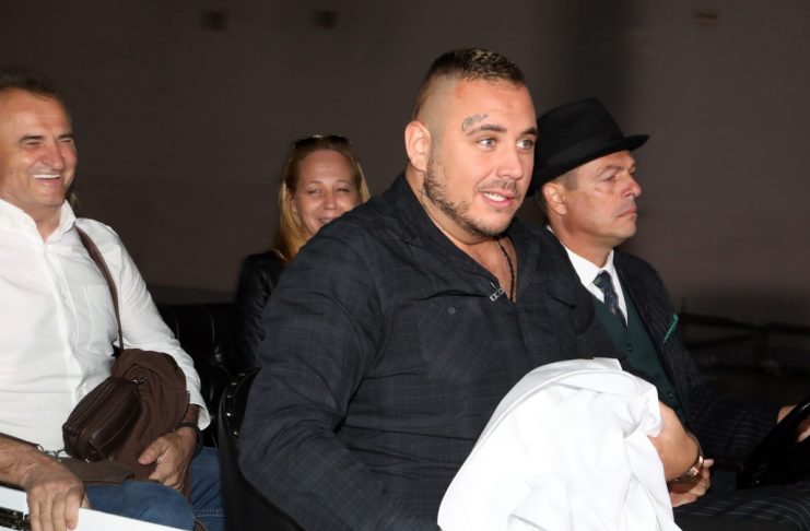 VELIKO SLAVLJE U DOMU FILIPA CARA Bivši zadrugar podelio sliku i otkrio o čemu je reč VELIKO SLAVLJE U DOMU FILIPA CARA Bivši zadrugar podelio sliku i otkrio o čemu je reč - featured image