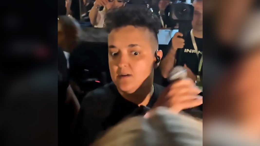 “MRŠ, BRE!” Marija Šerifović urlala na devojčicu pred svima, svi ostali u šoku – SNIMAK NALJUTIO NAROD - featured image “MRŠ, BRE!” Marija Šerifović urlala na devojčicu pred svima, svi ostali u šoku – SNIMAK NALJUTIO NAROD - featured image