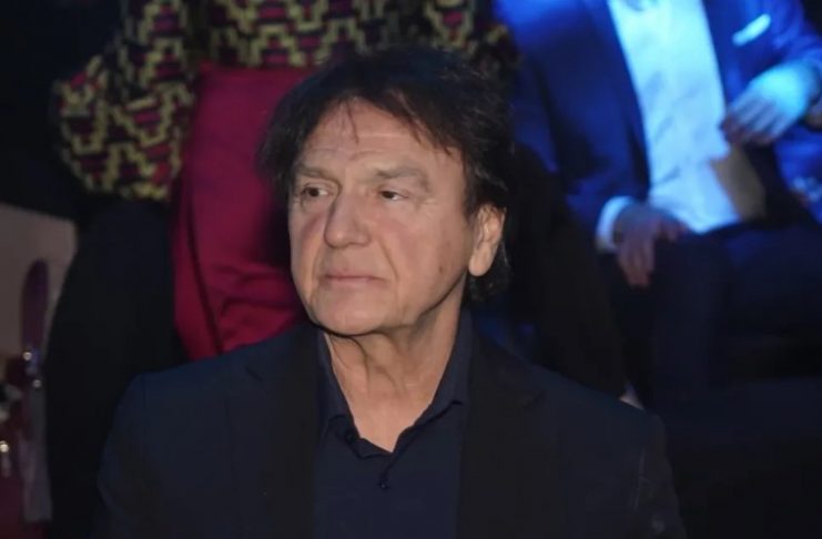 “Tražiću alimentaciju za sve ove godine, skupo će mi platiti” Ovaj pevač JE sin Zdravka Čolića: “Zašto ćuti o tome da mi je tata?”Kad vidite ko je u pitanju zanijenit ćete krio sve ove dodine!!!! “Tražiću alimentaciju za sve ove godine, skupo će mi platiti” Ovaj pevač JE sin Zdravka Čolića: “Zašto ćuti o tome da mi je tata?”Kad vidite ko je u pitanju zanijenit ćete krio sve ove dodine!!!! - featured image
