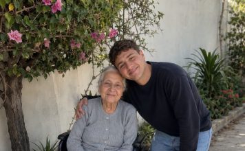 Brinuo sam se o svojoj 90-godišnjoj susjedi jer mi je obećala da ću naslijediti sve što posjeduje. Kad je umrla, nije mi ostavila NIŠTA. Ali sljedećeg jutra njezin odvjetnik pokucao je na moja vrata i rekao: “Ostavila vam je jednu stvar.” Brinuo sam se o svojoj 90-godišnjoj susjedi jer mi je obećala da ću naslijediti sve što posjeduje. Kad je umrla, nije mi ostavila NIŠTA. Ali sljedećeg jutra njezin odvjetnik pokucao je na moja vrata i rekao: “Ostavila vam je jednu stvar.” - featured image