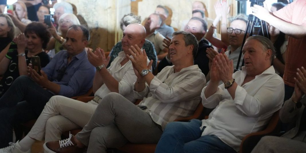 Sin mu umro na rukama, a onda je život zadao još jedan udarac - Pevač prošao golgotu - featured image
