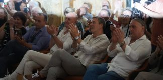Sin mu umro na rukama, a onda je život zadao još jedan udarac – Pevač prošao golgotu Sin mu umro na rukama, a onda je život zadao još jedan udarac - Pevač prošao golgotu - featured image