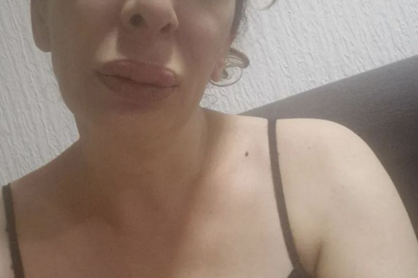 Potresne poruke pjevačice, tvrdi da ju je majka izbacila iz stana: “5 dana nisam jela, na ulici sam” PROKOCKALA SVE PARE? - featured image Potresne poruke pjevačice, tvrdi da ju je majka izbacila iz stana: “5 dana nisam jela, na ulici sam” PROKOCKALA SVE PARE? - featured image