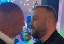 Popularni ĐANI snimljen ponovo kako žvali muškarca, uvalio mu jezik, dok ga drži za međun0žje – pa kude ovaj svijet, šta je ovo Popularni ĐANI snimljen ponovo kako žvali muškarca, uvalio mu jezik, dok ga drži za međun0žje – pa kude ovaj svijet, šta je ovo - featured image