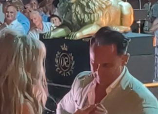 (FOTO) PRVE SLIKE VERIDBE DRAGANA STANKOVIĆA I ALEKSANDRE Ona blistala u dugoj srebrnoj haljini, stavio joj skupoceni prsten na ruku (FOTO) PRVE SLIKE VERIDBE DRAGANA STANKOVIĆA I ALEKSANDRE Ona blistala u dugoj srebrnoj haljini, stavio joj skupoceni prsten na ruku - featured image