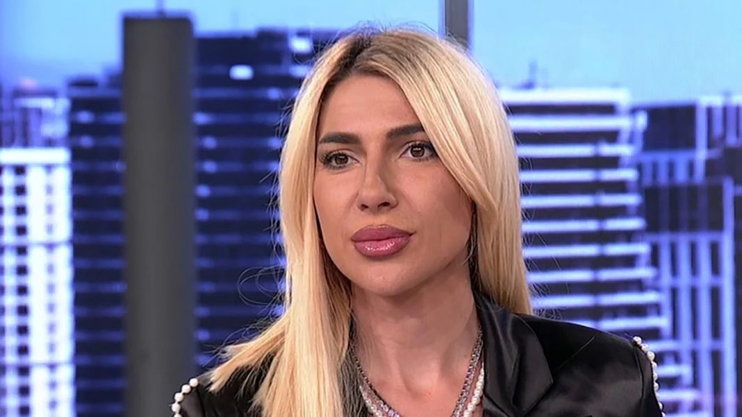 (FOTO) NAKON ŠTO SE OPROSTILA OD GLEDALACA PINKA Jovana Jeremić se oglasila sa druge televizije: Pozirala u miniću, blista od sreće - featured image (FOTO) NAKON ŠTO SE OPROSTILA OD GLEDALACA PINKA Jovana Jeremić se oglasila sa druge televizije: Pozirala u miniću, blista od sreće - featured image