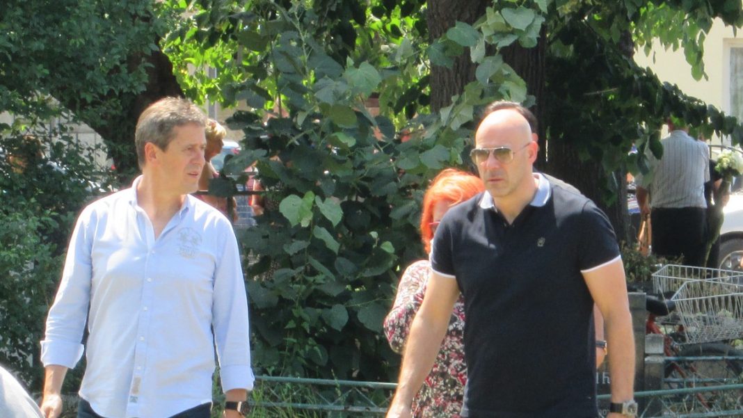 Sin (29) mu je preminuo usled komplikacija izazvanih bakterijom, a pevač je od javnosti krio da je i on sam nakon toga išao sa operacije na operaciju - featured image