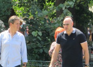 Sin (29) mu je preminuo usled komplikacija izazvanih bakterijom, a pevač je od javnosti krio da je i on sam nakon toga išao sa operacije na operaciju Sin (29) mu je preminuo usled komplikacija izazvanih bakterijom, a pevač je od javnosti krio da je i on sam nakon toga išao sa operacije na operaciju - featured image