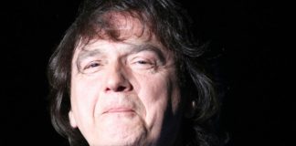 U jeku estradnih razvoda, Zdravko Čolić SE RAZVODI zbog vanbračnog sina A kad vidite ko je u pitanju ZANIJEMIT ĆETE OD ŠOKA: Sve ove godine nam bio pred nosom U jeku estradnih razvoda, Zdravko Čolić SE RAZVODI zbog vanbračnog sina A kad vidite ko je u pitanju ZANIJEMIT ĆETE OD ŠOKA: Sve ove godine nam bio pred nosom - featured image