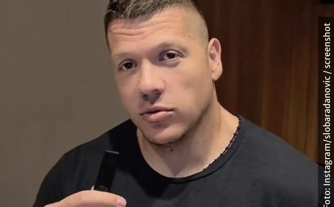 “STIGAO MI JE USB ANE NIKOLIĆ, HAJDE DA ZAJEDNO VIDIMO ŠTA JE TU” Sloba Radanović u jeku drame sa koleginicom i ženom iznenadio sve - featured image “STIGAO MI JE USB ANE NIKOLIĆ, HAJDE DA ZAJEDNO VIDIMO ŠTA JE TU” Sloba Radanović u jeku drame sa koleginicom i ženom iznenadio sve - featured image