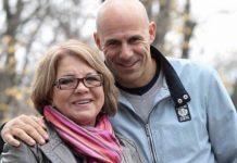 Šemsa Suljaković pokazala mišićavog mačora – Ijubav svog života: Fotografija prikupila više od 18 hiljada lajkova, snažan mlad i nasmijan pored Šemse stoji on Šemsa Suljaković pokazala mišićavog mačora – Ijubav svog života: Fotografija prikupila više od 18 hiljada lajkova, snažan mlad i nasmijan pored Šemse stoji on - featured image