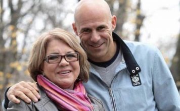 Šemsa Suljaković pokazala mišićavog mačora – Ijubav svog života: Fotografija prikupila više od 18 hiljada lajkova, snažan mlad i nasmijan pored Šemse stoji on Šemsa Suljaković pokazala mišićavog mačora – Ijubav svog života: Fotografija prikupila više od 18 hiljada lajkova, snažan mlad i nasmijan pored Šemse stoji on - featured image