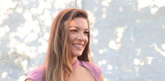 Voditeljku godinama gledamo na malim ekranima, a evo u kom se FILMU POJAVILA sa 23 godine – MNOGI DO DANAS NISU ZNALI! Voditeljku godinama gledamo na malim ekranima, a evo u kom se FILMU POJAVILA sa 23 godine – MNOGI DO DANAS NISU ZNALI! - featured image