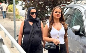 (VIDEO) Maloletna učesnica “Elite 10” sa MAJKOM došla na potpisivanje ugovora: “Roditelji su šokirani mojom odlukom” (VIDEO) Maloletna učesnica "Elite 10" sa MAJKOM došla na potpisivanje ugovora: "Roditelji su šokirani mojom odlukom" - featured image