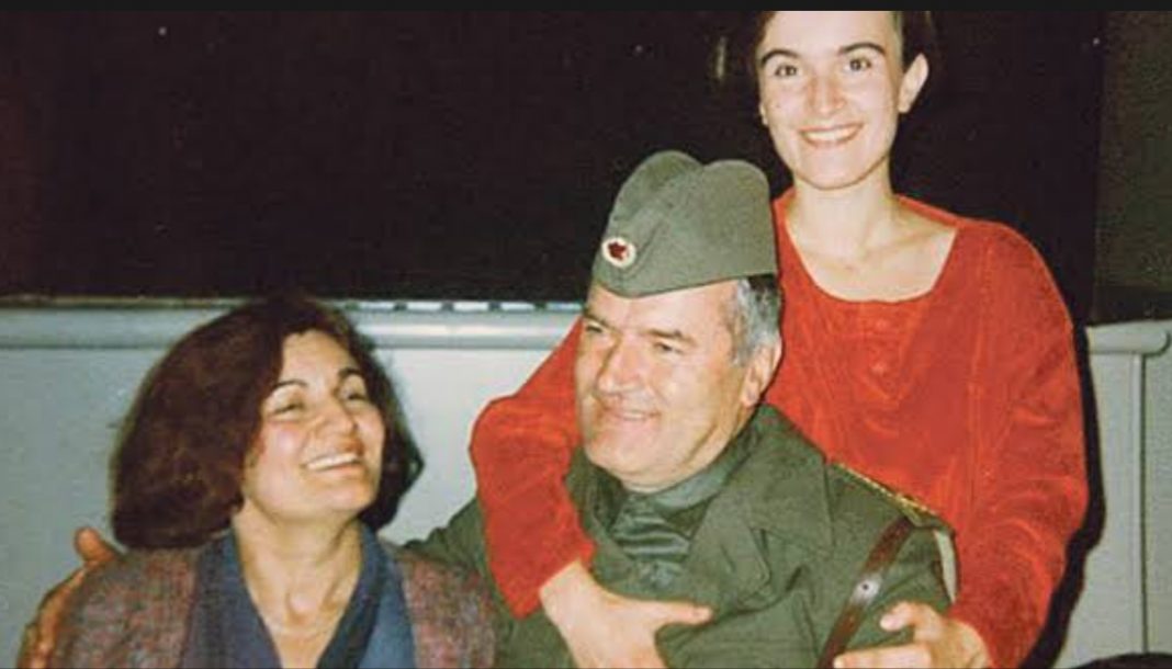 Mladić će biti sahranjen pored kćerke, malo ko zna da je ona oduzela sebi život kada je shvatila kakve je otac zločine činio: Evo šta je napisala o svom ocu - featured image