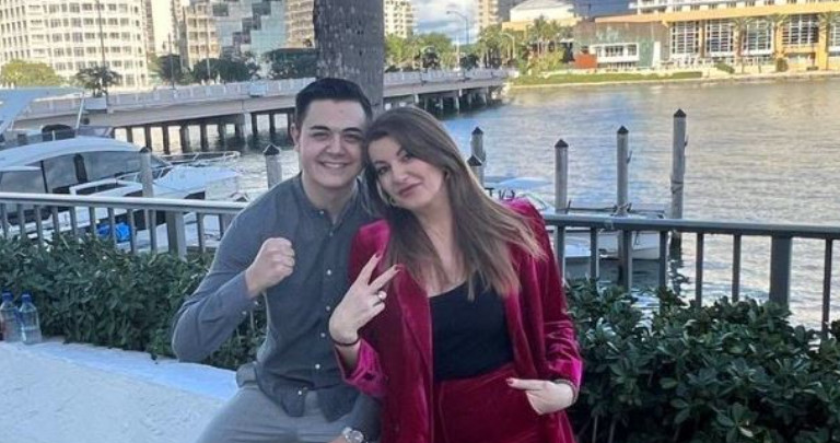 Nermin godinama živi kod Viki, a sada otkriva: Ona je mene gledala kao muža i kao dijete, zadovoljio sam sve njene potrebe – Taške zna za nas od prvog dana, prihvatio me je.. - featured image Nermin godinama živi kod Viki, a sada otkriva: Ona je mene gledala kao muža i kao dijete, zadovoljio sam sve njene potrebe – Taške zna za nas od prvog dana, prihvatio me je.. - featured image