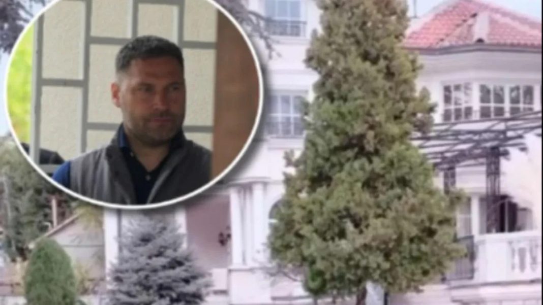 DUŠKO TOŠIĆ SNIMLJEN U DOMU JELENE KARLEUŠE Evo šta radi, ovakav ishod niko nije očekivao (VIDEO) - featured image DUŠKO TOŠIĆ SNIMLJEN U DOMU JELENE KARLEUŠE Evo šta radi, ovakav ishod niko nije očekivao (VIDEO) - featured image
