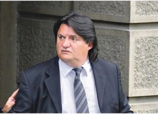 INFORMACIJE O MUŽU ZORICE BRUNCLIK IZBEZUMILE JAVNOST! Pogledajte u čijem zagrljaju su ga sinoć uhvatili!!Javnost šokirana baš sad kad je Zorica bolesna!!!! INFORMACIJE O MUŽU ZORICE BRUNCLIK IZBEZUMILE JAVNOST! Pogledajte u čijem zagrljaju su ga sinoć uhvatili!!Javnost šokirana baš sad kad je Zorica bolesna!!!! - featured image