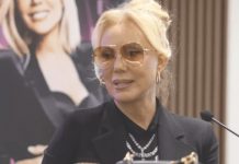 Brena se poslije 40 godina rada penzionisala: O visini njene penzije svi govore!!!Pogledajte kolika je cifra u pitanju!!! Brena se poslije 40 godina rada penzionisala: O visini njene penzije svi govore!!!Pogledajte kolika je cifra u pitanju!!! - featured image