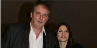 Mandina udovica se skinula u bikini: Uživa za sve pare na moru, u društvu Mlađeg kolege..Kad vidite ko je u pitanju zinut ćete od šoka (FOTO) Mandina udovica se skinula u bikini: Uživa za sve pare na moru, u društvu Mlađeg kolege..Kad vidite ko je u pitanju zinut ćete od šoka (FOTO) - featured image