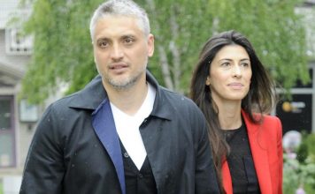 BIVŠA ŽENA ČEDE JOVANOVIĆA IMA NOVOG DEČKA U AMERICI Političar je ovo krio 45 dana od nje, a onda su se razveli: Otkrio i šta je Jelena TRAŽILA OD NJEGA jednom prilikom BIVŠA ŽENA ČEDE JOVANOVIĆA IMA NOVOG DEČKA U AMERICI Političar je ovo krio 45 dana od nje, a onda su se razveli: Otkrio i šta je Jelena TRAŽILA OD NJEGA jednom prilikom - featured image