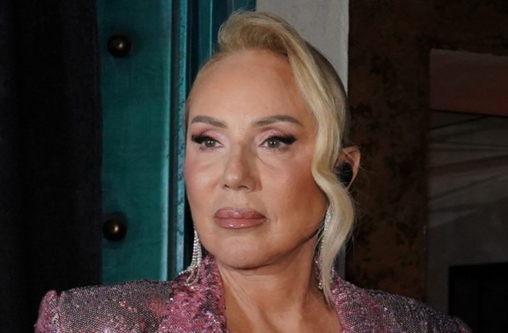 “Zaljubili smo se, pa venčali, dobili dete i razveli se” Retko ko zna da je Lepa Brena u duhovnom srodstvu sa ovom voditeljkom "Zaljubili smo se, pa venčali, dobili dete i razveli se" Retko ko zna da je Lepa Brena u duhovnom srodstvu sa ovom voditeljkom - featured image