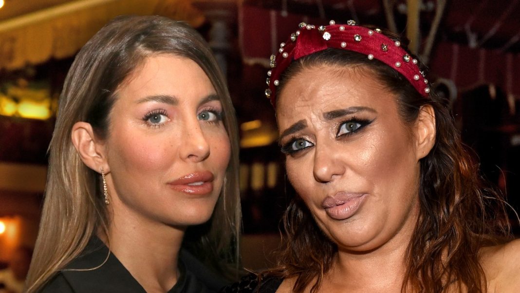 “Sve slike koje sam našla cu objaviti, ti velika dama, a on ti gura sve predmete doIe”: Ana Nikolić poslala užasnu poruku Slobinoj ženi zbog Raleta: “Odsjeći ću ti jezik” - featured image “Sve slike koje sam našla cu objaviti, ti velika dama, a on ti gura sve predmete doIe”: Ana Nikolić poslala užasnu poruku Slobinoj ženi zbog Raleta: “Odsjeći ću ti jezik” - featured image