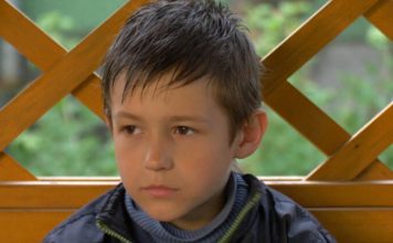 Čim se rodio majka ga je bacila u smeće: Uzeo ga je čovjek iz gradske čistoće, posle 12 godina je shvatio šta je uradio Čim se rodio majka ga je bacila u smeće: Uzeo ga je čovjek iz gradske čistoće, posle 12 godina je shvatio šta je uradio - featured image