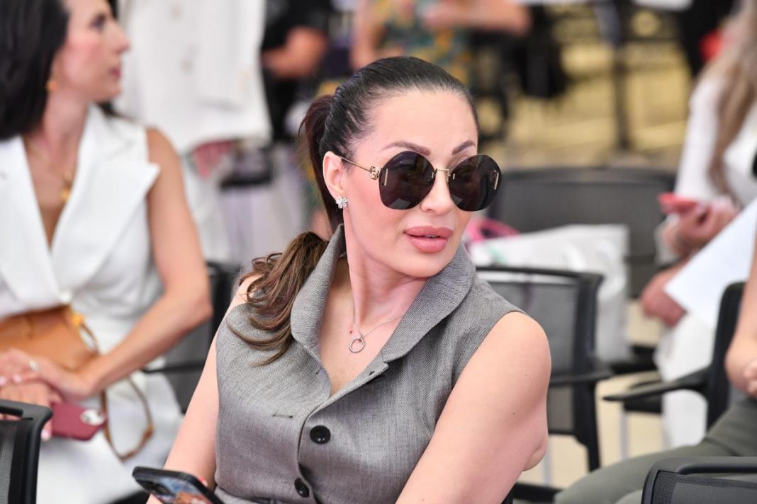 Da li je nosila ogrlicu sa groblja, što je čupala kosu u zatvoru, koju pesmu nikad ne peva i da li je šišana do glave: Razotkrivena prava istina Ceci Ražnatović - featured image