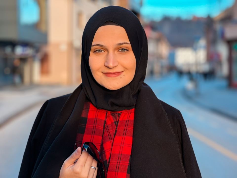 Ja sam muslimanka i udala sam se za Srbina ne sluteći sa čime ću se suočiti: Posle 10 godina braka, dobila sam šamar realnosti - featured image Ja sam muslimanka i udala sam se za Srbina ne sluteći sa čime ću se suočiti: Posle 10 godina braka, dobila sam šamar realnosti - featured image