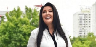 VELIKA promjena! Dragana Mirković ne liči na sebe! Od crne duge kose ništa nije ostalo, ošišala se do glave! Šta ovo uradi draga ženo? VELIKA promjena! Dragana Mirković ne liči na sebe! Od crne duge kose ništa nije ostalo, ošišala se do glave! Šta ovo uradi draga ženo? - featured image