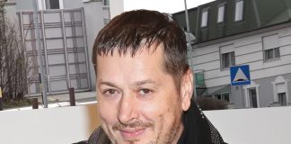 OVO JE LUKS KUĆA ACE PEJOVIĆA gdje je dovodio maloljetnice! Vila košta čitavo bogatstvo, evo koliko je ISKEŠIRAO za pravu palatu! GVOZDENA KAPIJA SVE SKRIVALA GODINAMA, A SAD DJEVOJKE OBJAVILE VIDEO SNIMKE OVO JE LUKS KUĆA ACE PEJOVIĆA gdje je dovodio maloljetnice! Vila košta čitavo bogatstvo, evo koliko je ISKEŠIRAO za pravu palatu! GVOZDENA KAPIJA SVE SKRIVALA GODINAMA, A SAD DJEVOJKE OBJAVILE VIDEO SNIMKE - featured image