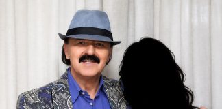 ESTRADA NA KOLENIMA!!! HARIS ĐŽINOVIĆ oženio 20 godina mlađu KOLEGICU ?Kad vidite KO JE u pitanju ZNIJEMIT ćete od šoka ĆERKA MOŽE DA MU BUDE…. ESTRADA NA KOLENIMA!!! HARIS ĐŽINOVIĆ oženio 20 godina mlađu KOLEGICU ?Kad vidite KO JE u pitanju ZNIJEMIT ćete od šoka ĆERKA MOŽE DA MU BUDE…. - featured image