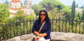 Osude koje su je razorile! Naša pjevačica postala majka u 52. godini, a sada uradiIa ovo, velika tragedija Osude koje su je razorile! Naša pjevačica postala majka u 52. godini, a sada uradiIa ovo, velika tragedija - featured image