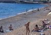 ŽENA NA PLAŽI U CRNOJ GORI ŠOKIRALA LJUDE: Ne kupa se, SVI GLEDAJU ŠTA DRŽI U RUKAMA – “ovo je kraj sveta” (VIDEO) ŽENA NA PLAŽI U CRNOJ GORI ŠOKIRALA LJUDE: Ne kupa se, SVI GLEDAJU ŠTA DRŽI U RUKAMA – “ovo je kraj sveta” (VIDEO) - featured image