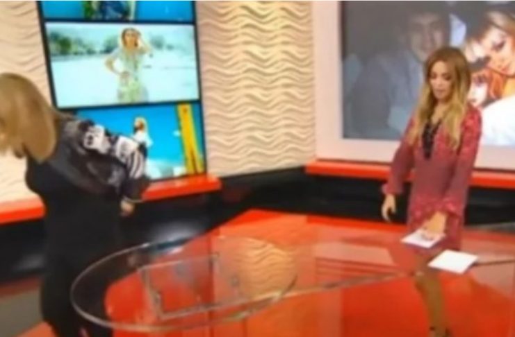 “SVE BIH VAS ZAPALILA, ZA KOSU BIH TE IZVUKLA!” Goca Tržan skočila na voditeljku, a kad čujete RAZLOG, sve će vam biti jasno: “Jesi li ti, bre, normalna?!”Kakav skandal u emisiji(VIDEO) “SVE BIH VAS ZAPALILA, ZA KOSU BIH TE IZVUKLA!” Goca Tržan skočila na voditeljku, a kad čujete RAZLOG, sve će vam biti jasno: “Jesi li ti, bre, normalna?!”Kakav skandal u emisiji(VIDEO) - featured image