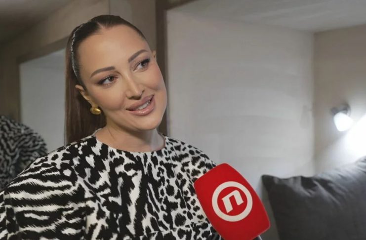 0vaj čovjek objavio privatne slike iz stana u kojem živi, pa pokazao kako uživa sa Aleksandrom: Auu, kakvi kadrovi iz dnevnog boravka