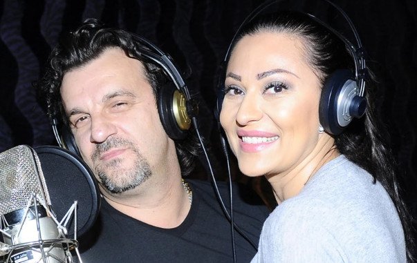 “DAO SAM JOJ 3.000 EVRA ZA 24 satnu uslugu, morala je da me jaše dan i noc” Aca Lukas šokirao video intimnih odnosa sa kolegicom, voli kad joj stavljaš lisice, kad je mučiš - featured image “DAO SAM JOJ 3.000 EVRA ZA 24 satnu uslugu, morala je da me jaše dan i noc” Aca Lukas šokirao video intimnih odnosa sa kolegicom, voli kad joj stavljaš lisice, kad je mučiš - featured image
