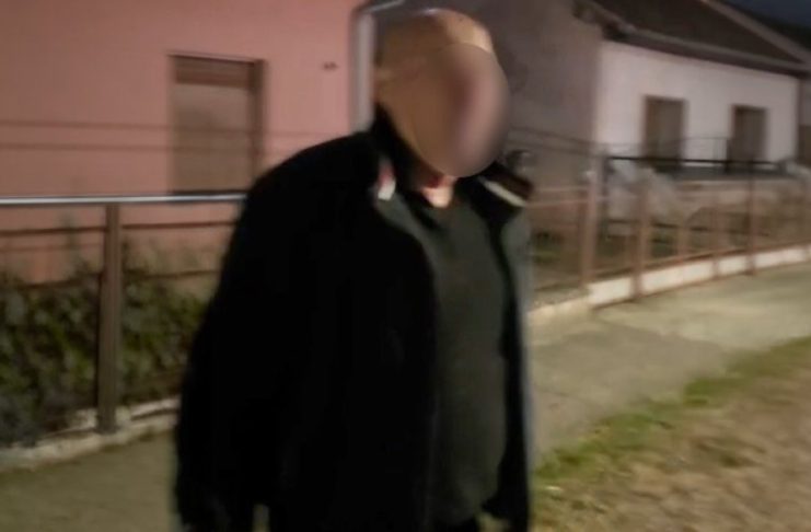 Razbili mu nos i slomili vilicu! Blokaderi krvnički pretukli čoveka: Drugog zapalili bakljom (VIDEO) Razbili mu nos i slomili vilicu! Blokaderi krvnički pretukli čoveka: Drugog zapalili bakljom (VIDEO) - featured image
