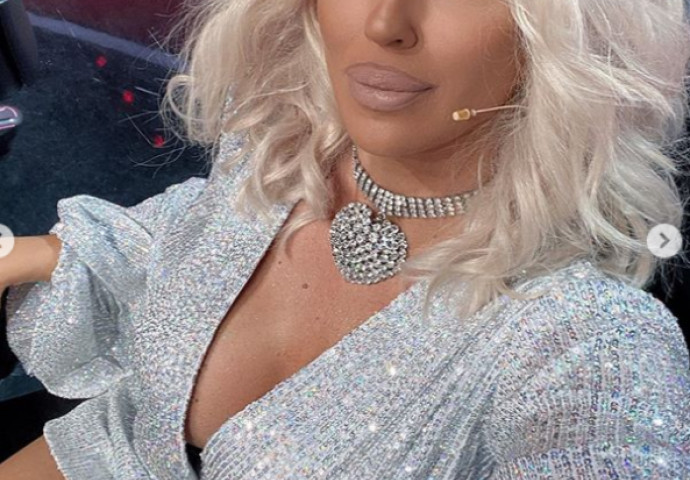 JELENA KARLEUŠA POKAZALA MACU: Vidi se cijela i apsolutno svaki detalj, o ovom su mnogi sanjali, ali ćete se raz0čarati! (FOTO) JELENA KARLEUŠA POKAZALA MACU: Vidi se cijela i apsolutno svaki detalj, o ovom su mnogi sanjali, ali ćete se raz0čarati! (FOTO) - featured image