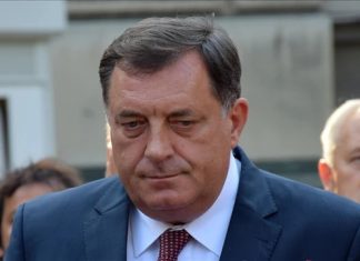 Drama u Srbiji nakon izbora: Traže da se Dodiku zabrani ulazak u zemlju i oduzme državljanstvo Drama u Srbiji nakon izbora: Traže da se Dodiku zabrani ulazak u zemlju i oduzme državljanstvo - featured image