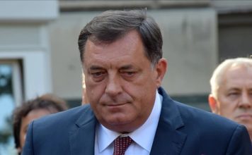 Drama u Srbiji nakon izbora: Traže da se Dodiku zabrani ulazak u zemlju i oduzme državljanstvo Drama u Srbiji nakon izbora: Traže da se Dodiku zabrani ulazak u zemlju i oduzme državljanstvo - featured image