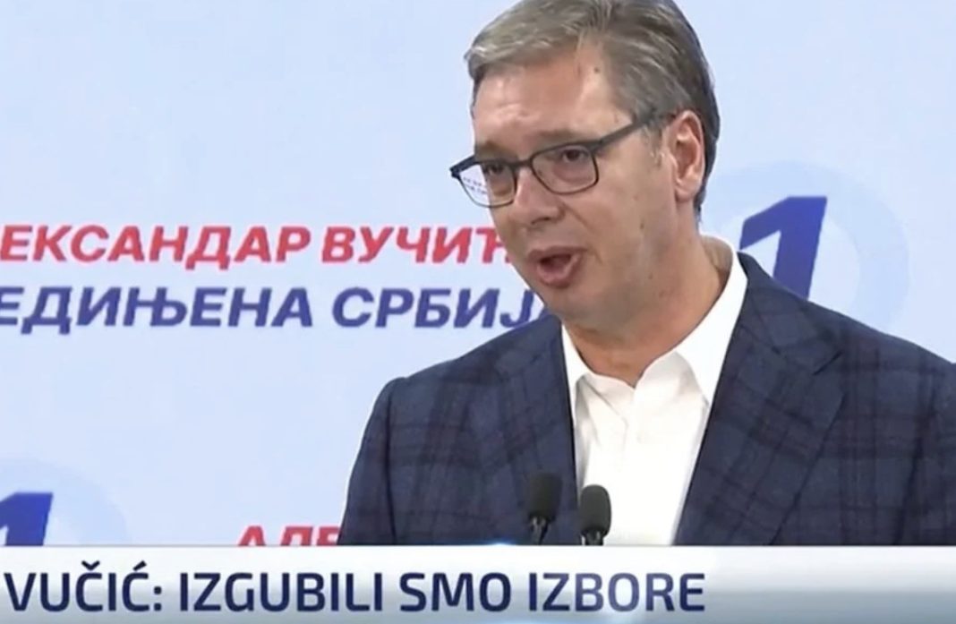 Vučić je bio na korak od nasilnog državnog udara, a onda je poziv u 21:30 promijenio sve - featured image