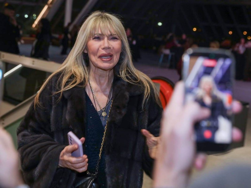 Suzana Jovanović utehu traži na Ostrogu: Prvi put noćila na svetom mestu, ispričala kakvo čudo je tamo doživela - featured image Suzana Jovanović utehu traži na Ostrogu: Prvi put noćila na svetom mestu, ispričala kakvo čudo je tamo doživela - featured image